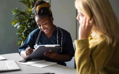 medium-shot-smiley-nurse-clinic_23-2149741265